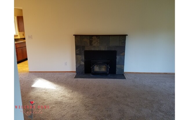 Beautiful Remodeled Rambler!!!  Open Floor plan!  NEW CARPET!! $500 off your month of choice. Ask for details on special :)