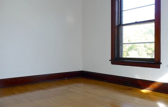 1 bed, 1 bath, 410 sqft, $960, Unit 22 - 12