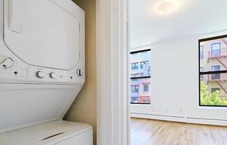 19 W 123 ST