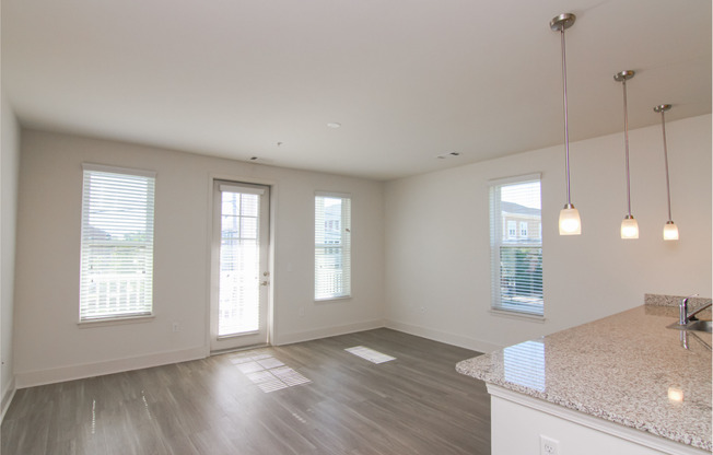 1 bed, 1 bath, 867 sqft, $1,410