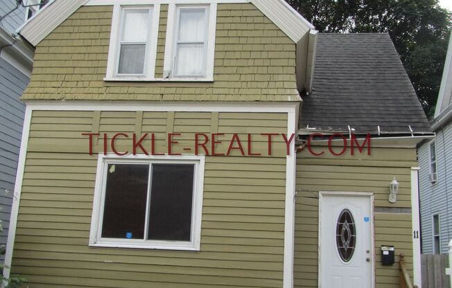 2 Bedroom House with Walk In Closet / Office - Laundry, Dishwasher