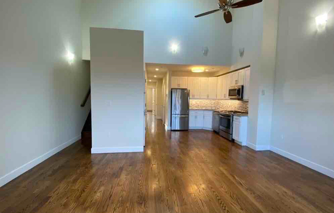 458 E 29 ST