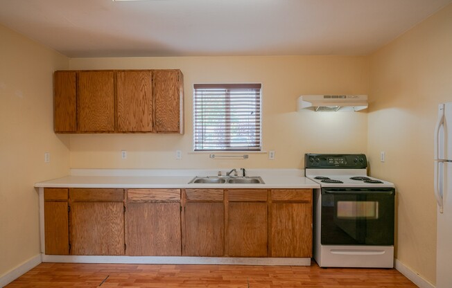 2 beds, 1 bath, $1,595