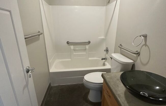 3 beds, 2 baths, 1,272 sqft, $1,150, Unit 427