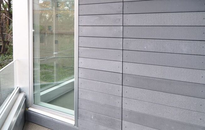 3 beds, 2 baths, 1,300 sqft, $3,995, Unit 408