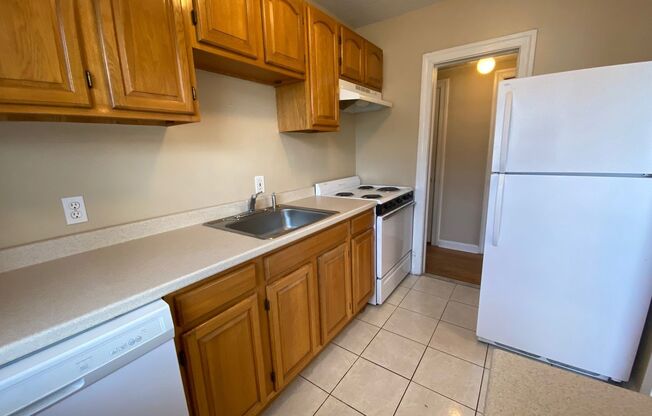 1 bed, 1 bath, 825 sqft, $1,050, Unit Unit 4