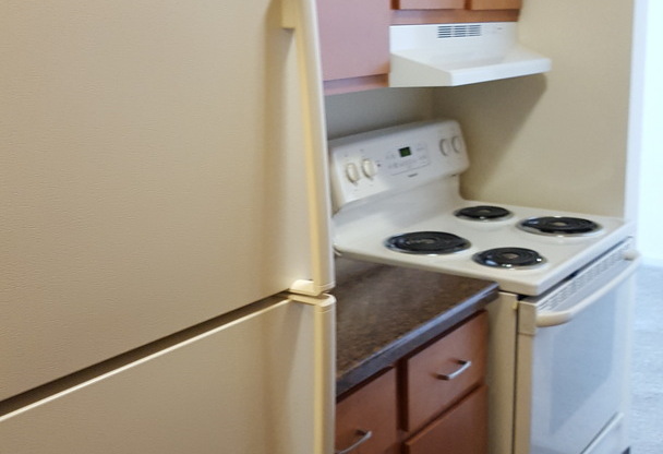 2 beds, 2 baths, 960 sqft, $1,325, Unit 33 - 04