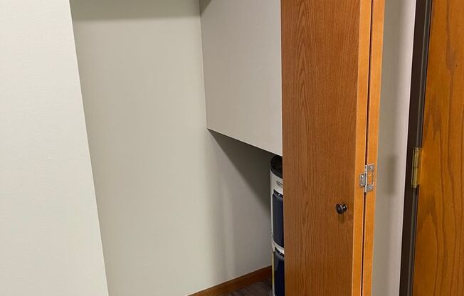 2 beds, 1.5 baths, 897 sqft, $950, Unit 149