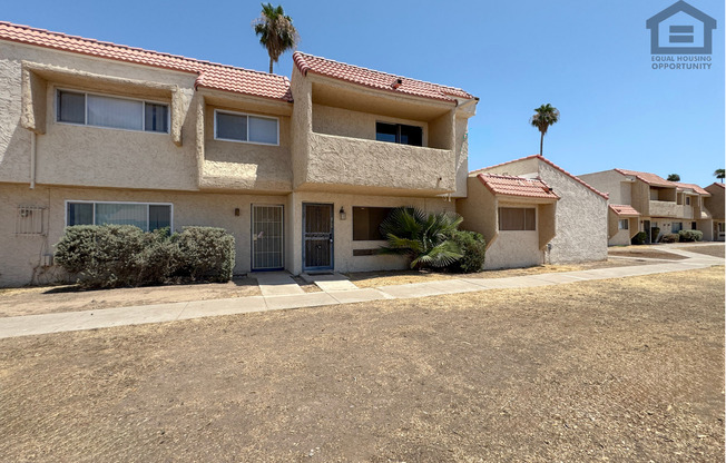 3Bed/2Bath Townhouse at 47th Ave/Maryland Ave! Ready for Immediate Move-In! – FENCED-IN YARD!