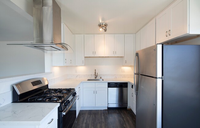 Stunning 2 Bed/1 Bath With Bay Views In Crown Point *W/D in Unit*