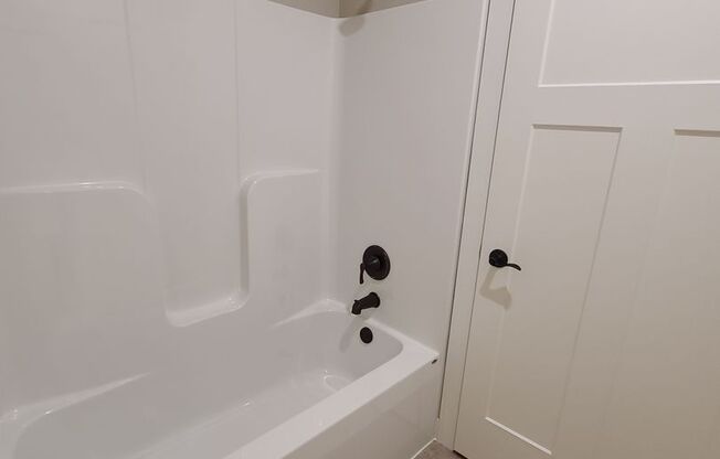 1 bed, 1 bath, 785 sqft, $1,395, Unit 124-215