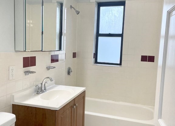 4 beds, 1 bath, 1,500 sqft, $3,900, Unit 9