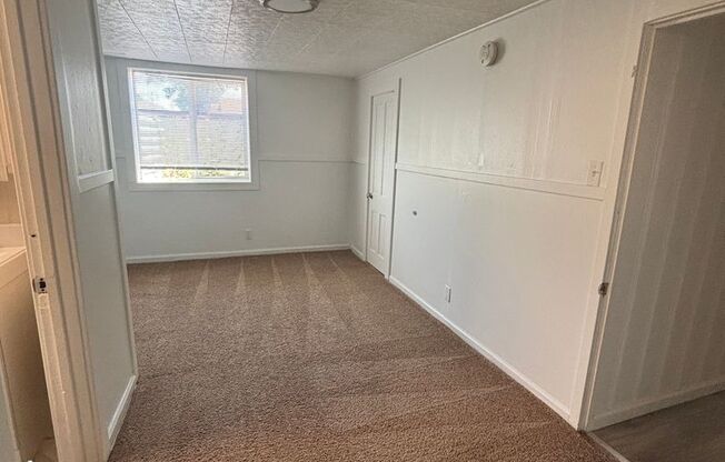 2 beds, 1 bath, $1,100, Unit PM-254-2 Unit B