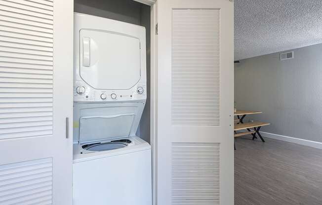 Washer and dryer l Vue at the Lake in Sacramento