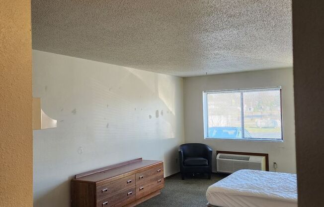 Studio, 1 bath, $750, Unit 34