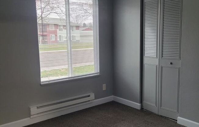 3 beds, 1 bath, 945 sqft, $1,700, Unit 1326 M4