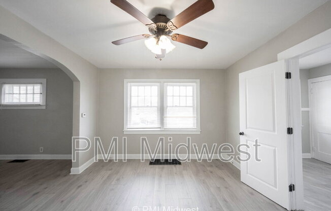 4302 E 10 ST