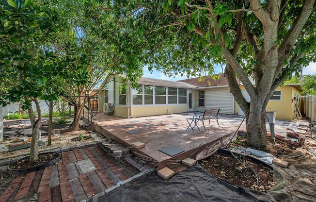 Secluded Clearwater Charmer on Cul - De - Sac Close to Clearwater Beach | 3 Bedroom | 2 Bathroom | 1 Car Garage