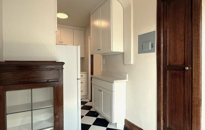 Studio, 1 bath, 330 sqft, $1,525, Unit 406