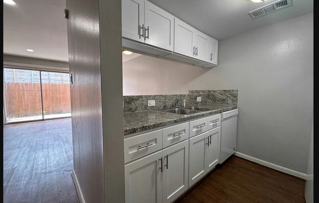 2 beds, 1.5 baths, $1,400, Unit Unit 1