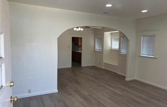 820 W 55 ST