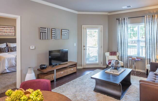 Living area in apartment at Greenwood Reserve | Kansas City Apartments
