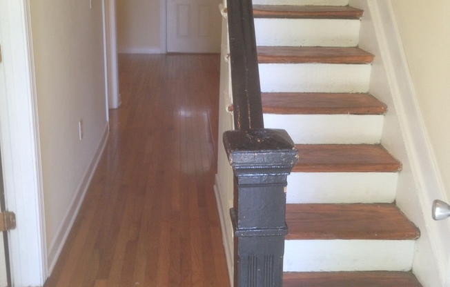 SPACIOUS  4BR/2BA CLOSE TO VCU PARKING DECK!  1242 PARKWOOD AVE.