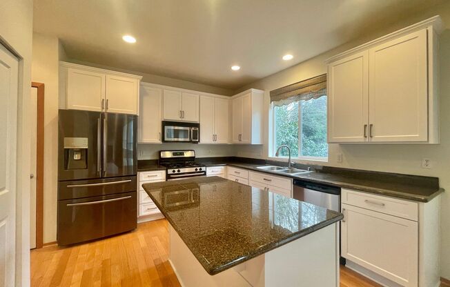 Charming Home in quiet Sunset Landing Community, Edmonds!