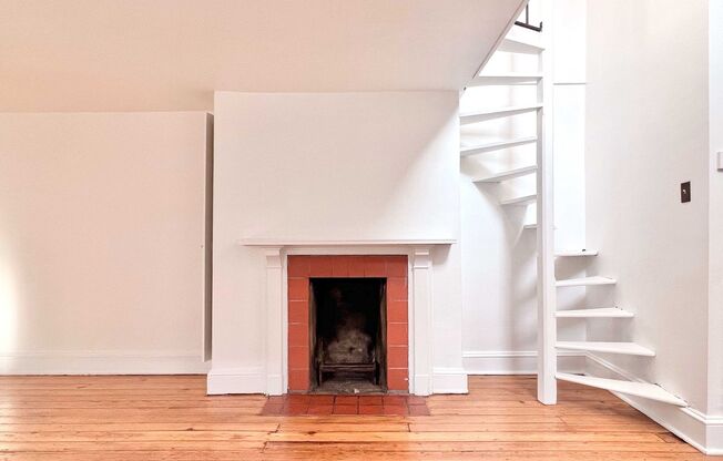 Large 1 BR Located On Historical, Tree Lined Clinton Street!*Available September*