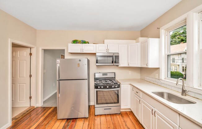 5 beds, 2 baths, 2,200 sqft, $3,900, Unit 0