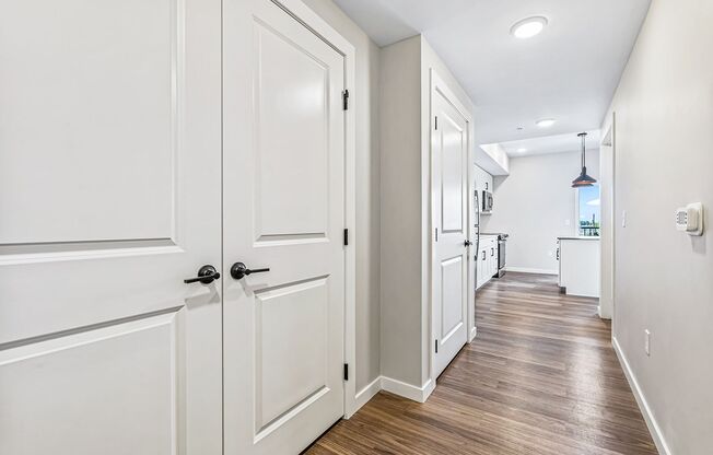 Studio, 1 bath, 542 sqft, $1,465, Unit 3-203