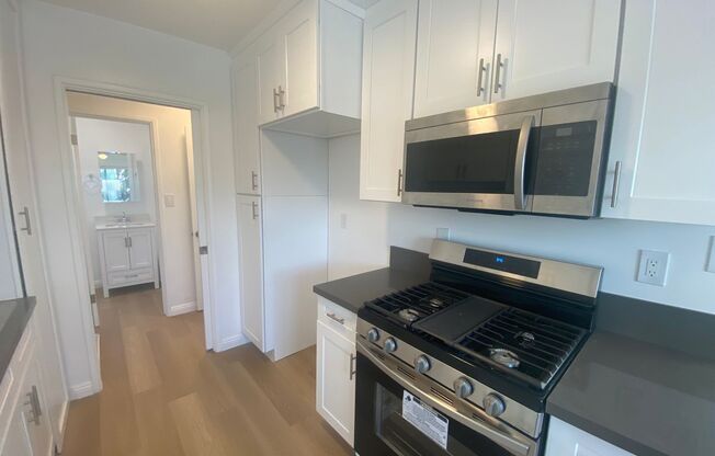 1 bed, 1 bath, 550 sqft, $1,870, Unit D