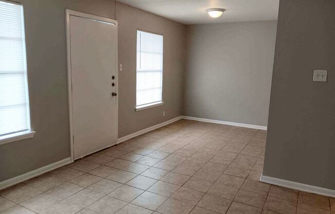 2 beds, 1 bath, 731 sqft, $795, Unit F6