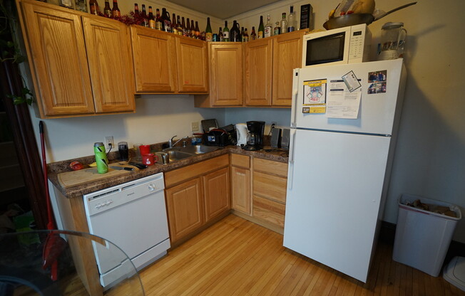 2 beds, 1 bath, 900 sqft, $1,525, Unit 2