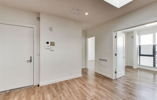 2 beds, 1 bath, $3,395, Unit 5 Hallam