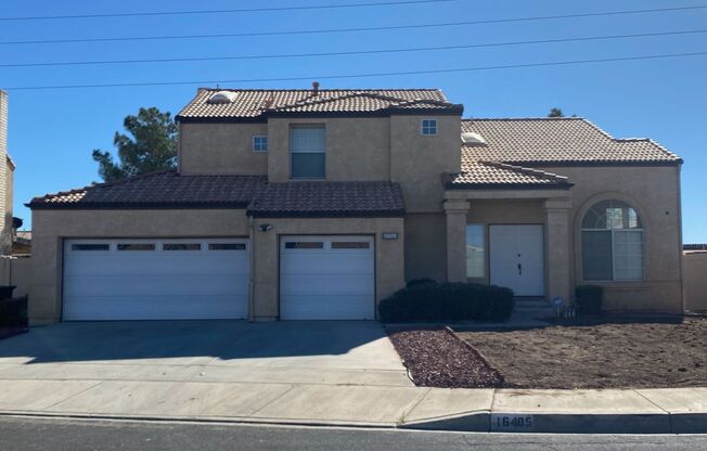 5 Bedroom 3.5 Bathroom home in Victorville!!