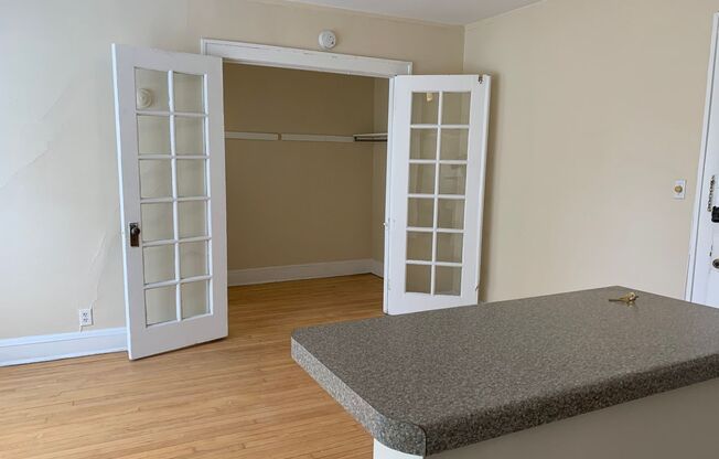 Studio, 1 bath, 450 sqft, $895
