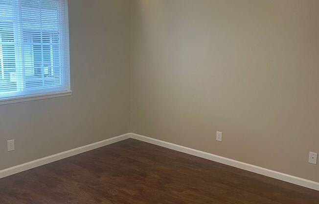 2 beds, 1 bath, 945 sqft, $1,500, Unit 090