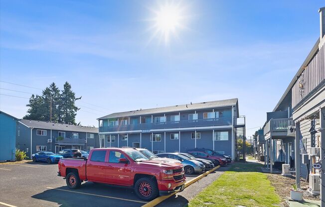 2 beds, 1 bath, 840 sqft, $1,350, Unit 695