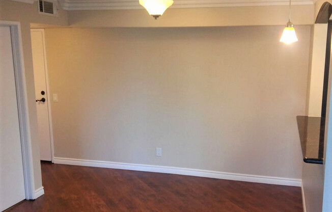 2 beds, 2 baths, 950 sqft, $2,795, Unit 215