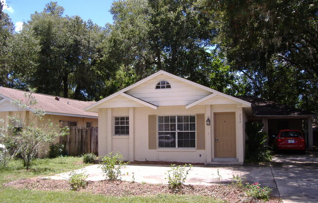 CUTE AFFORDABLE 2/2 DUPLEX off Michigan!