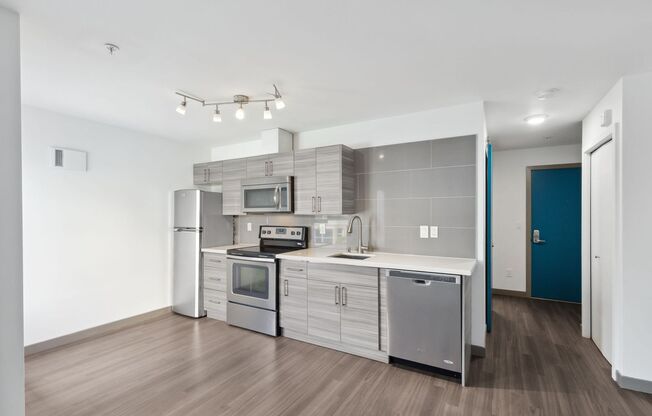 Studio, 1 bath, 380 sqft, $1,695, Unit 215