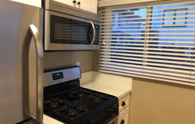 1 bed, 1 bath, $2,195, Unit 04