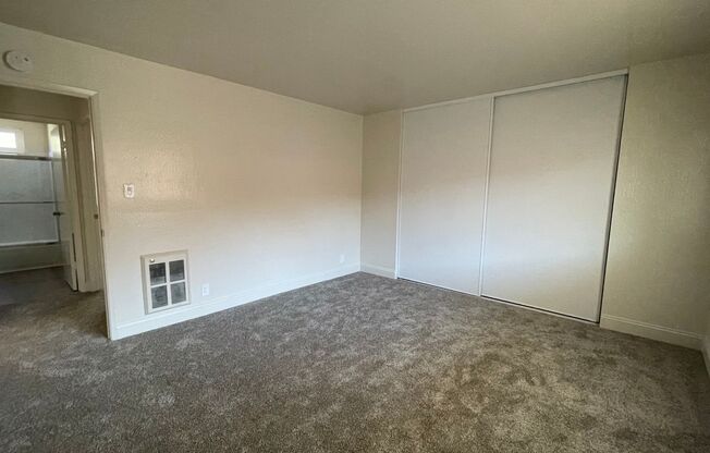 2 beds, 1 bath, $2,500