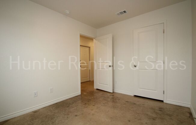 3 beds, 2 baths, $1,475, Unit Unit B