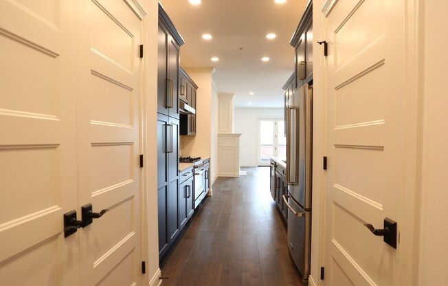 1 bed, 1 bath, 870 sqft, $1,945, Unit 304