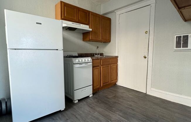 Studio, 1 bath, 550 sqft, $750, Unit B-105