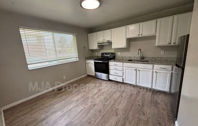 1731 E HOLLADAY BLVD