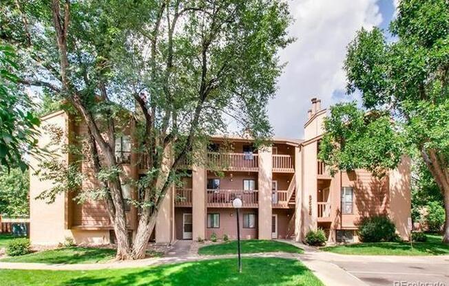 2 beds, 1 bath, $1,895