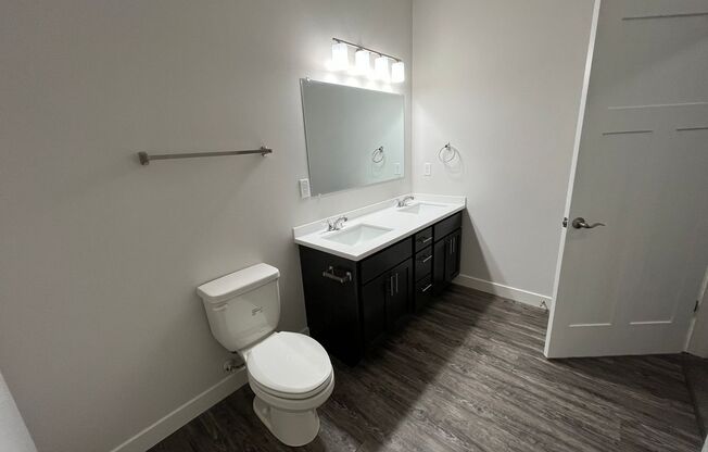 3 beds, 3.5 baths, 2,426 sqft, $2,515, Unit Lime 310